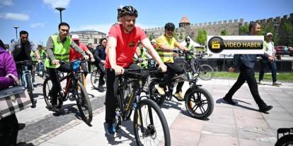 Erzurum’da pedallar sağlıklı hayatlar için çevrildi