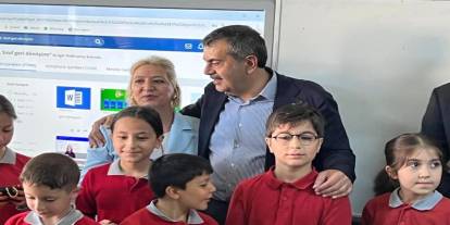 Milli Eğitim Bakanı Tekin’den okula sürpriz bayram ziyareti