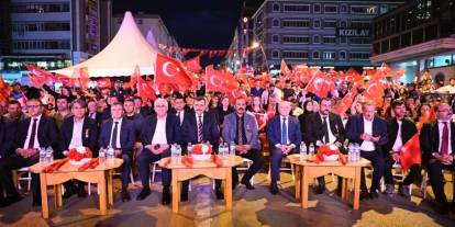Erzurum’da demokrasi nöbetine yoğun katılım