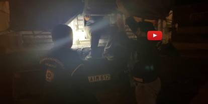 Erzurum'da tırın dorsesinde 22 düzensiz göçmen yakalandı