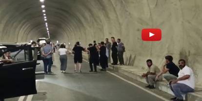 Uluslararası yol saatlerce kapandı: Vatandaşlar tepkili