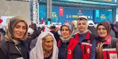 Erzurumlu Hüsna teyze dualarıyla tarihe tanıklık etti