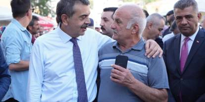 Bakan Tekin memleketi Uzundere’de