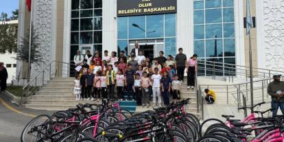 Olur Belediyesi 125 çocuğa bisiklet hediye etti