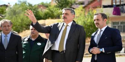 Vali Çiftçi, İspir’de heyelan bölgesinde incelemelerde bulundu