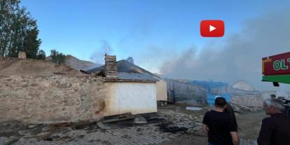 Narman'da korkutan yangın: 3 evin çatısı kül oldu