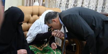 Vali Çiftçi 95 yaşındaki Şahteret nineyi evinde ziyaret etti