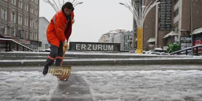 Erzurum güne kar ile uyandı
