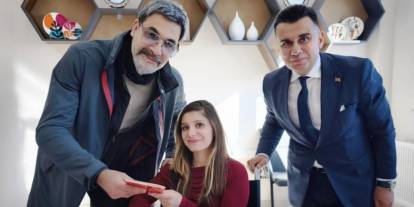 Uğur Işılak’tan engelsiz yaşam merkezine anlamlı atölye ziyareti