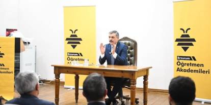 Vali Çiftçi deneyimlerini öğretmenlerle paylaştı