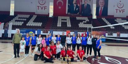 Erzurum Valiliği Kadın Voleybol Takımı şampiyon oldu