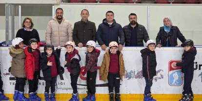 Geleceğin buz hokeycileri ilk adımlarını attı