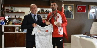 Çakmur’dan olimpiyat fatihine kutlama