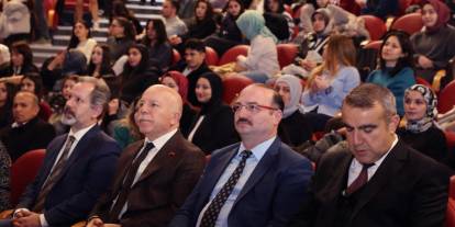 TEDXATATÜRKUNİVERSİTY "Perde" temasıyla katılımcılarla buluştu