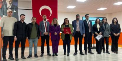 Kariyer planlama ve gelecek tasarımı konferansı gençlerle buluştu