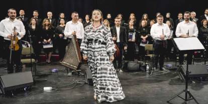 Erzurum’da renkler köprüsü: Baba ve kız aynı sahnede