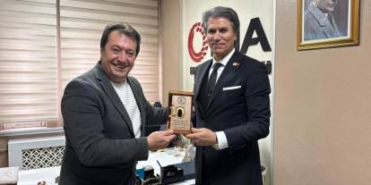 İHA Bölge Müdürü Türkez’e 10. yıl plaketi