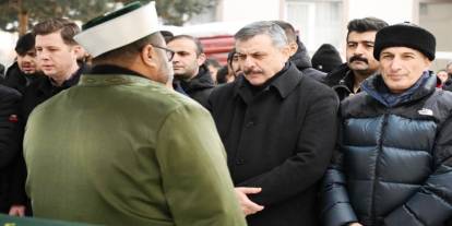 Yangında hayatını kaybeden 2 kişi gözyaşları arasında toprağa verildi