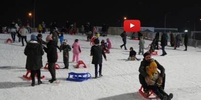 Atlama kuleleri pistinde kızak keyfi