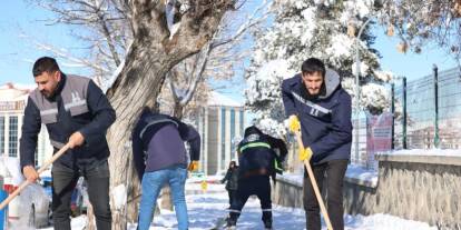 "Bin 200 personel ve 400 araçla karla mücadele ediyoruz"