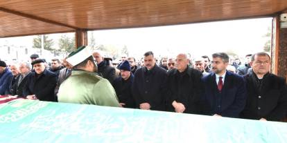 Anne Tanfer son yolculuğuna uğurlandı