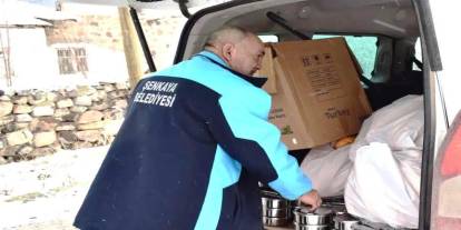 Şenkaya Belediyesi’nden İhtiyaç Sahiplerine Sıcak Yemek