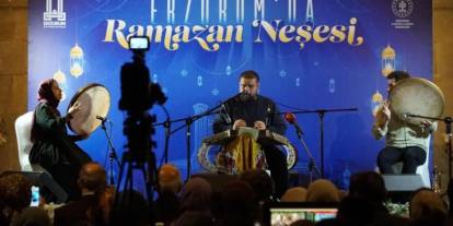 Yakutiye Medresesi’nde santurun zarif nağmeleri yankılandı