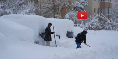 Kar yağışı Erzurum'u felç etti