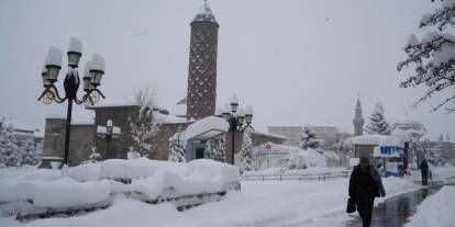 Kar durdu soğuklar geldi