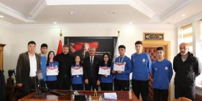 Başkan Çelebi bölge birincisi floor curling takımını kabul etti