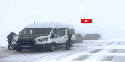 Palandöken geçidinde kar ve tipi nedeniyle onlarca araç mahsur kaldı