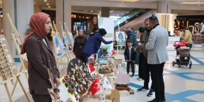 Minik ellerin doğaya dokunuşu