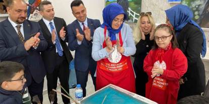 Erzurum’da otizm farkındalığı için mavi balonlar gökyüzüne bırakıldı