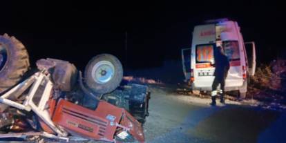 Ambulans traktöre arkadan çarptı: 4 yaralı