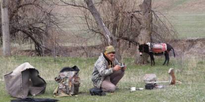 Koyun sürüsünü dronle yönetiyor