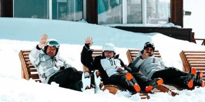 Plaj kenarı değil Palandöken'in zirvesin şezlong keyfi