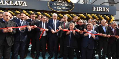 ‘Maya Pastaneleri’, Sanatçı İsmail Türüt’ün katılımıyla hizmete açıldı