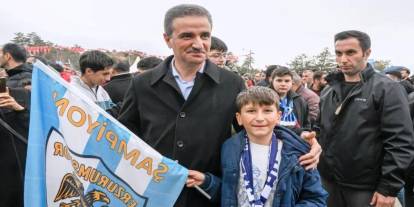 Vali Aydın Baruş kutlama coşkusuna katıldı