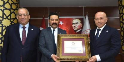 Doğu Anadolu İhracatçılar Birliği Başkanı Ömer Madırlı, mazbatasını aldı