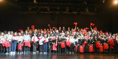 Erzurum’da çocuklar gönlünce bayramlarını kutladı