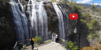 Tortum Şelalesi baharın gelişiyle coştu