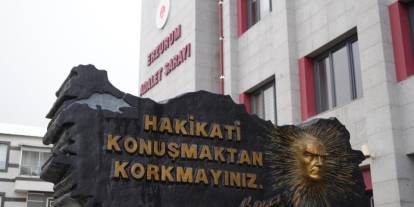 Yalova İl Emniyet Müdürü Yılmaz Delen, Gülistan Doku soruşturmasında Erzurum Adliyesi’nde "tanık" sıfatıyla ifade veriyor