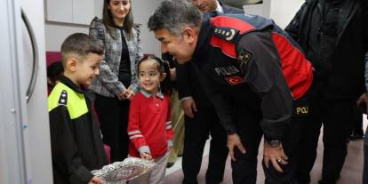 Erzurum'da minik dadaşlardan "Emniyet kemeri" farkındalığı