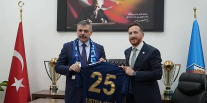 İçişleri Bakanı Çiftçi'den Erzurumspor'a tebrik ziyareti