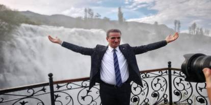 Tortum Şelalesi coştu, Vali Baruş hayran kaldı