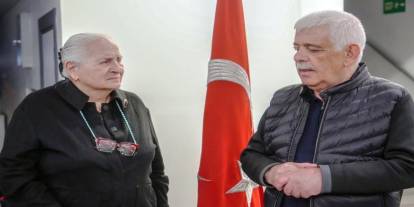 Erzurum Kazım Karabekirbekir Paşa'nın kızını bağrına bastı