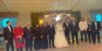Akdağ ve Sezer ailelerinin mutlu günü