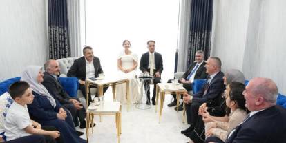Bakan Tekin nişan törenine katıldı