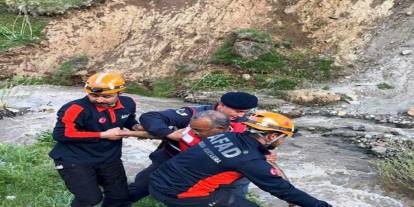 Erzurum’da mantar toplarken mahsur kalan çift kurtarıldı