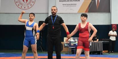 Minikler minderde kozlarını paylaştı